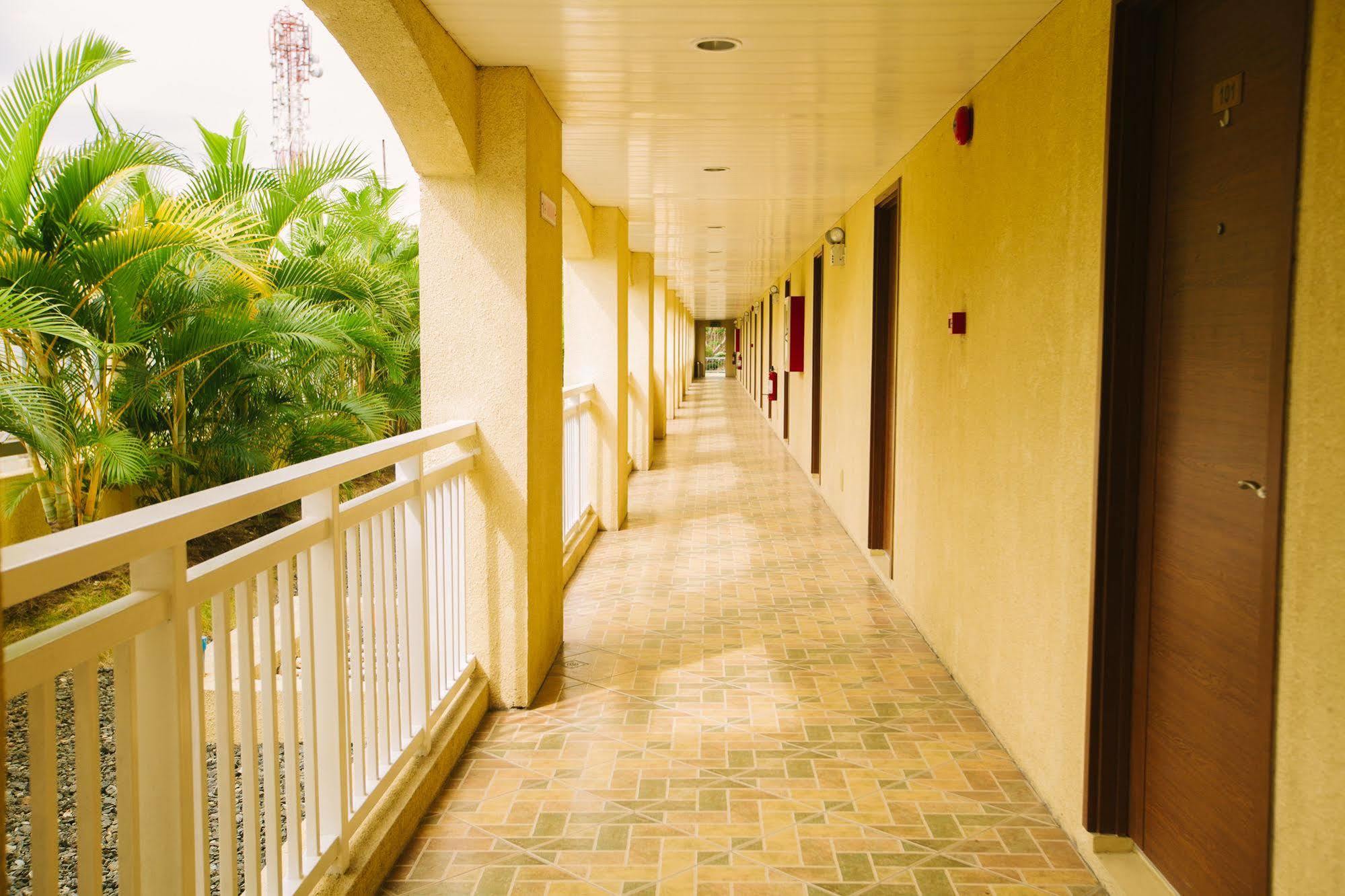 Subic Coco Hotel Olongapo Exterior foto
